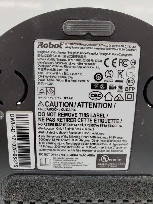 iRobot Roomba 690 Vacuum Cleaner with Integrated Charging Dock - Untested for Parts/Repairs image number 4