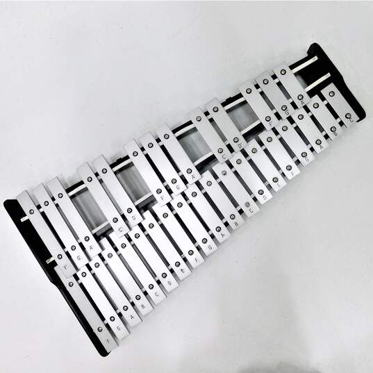 Pearl Brand 32-Key Model Metal Glockenspiel Set w/ Case and Accessories image number 2