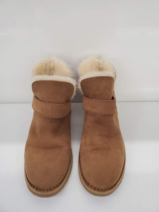 Ugg Women's Mckay Boots Size-8 used image number 1