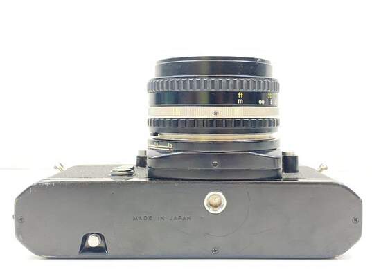 Vintage Nikkormat EL SLR Camera w/ Accessories image number 6