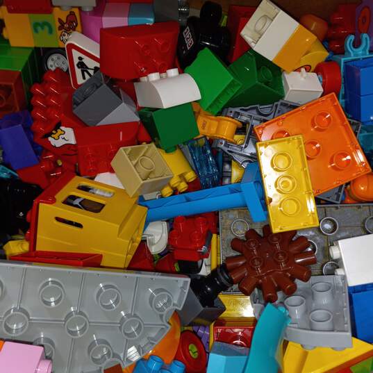 9.8 Lbs of Lego Duplo Pieces image number 3
