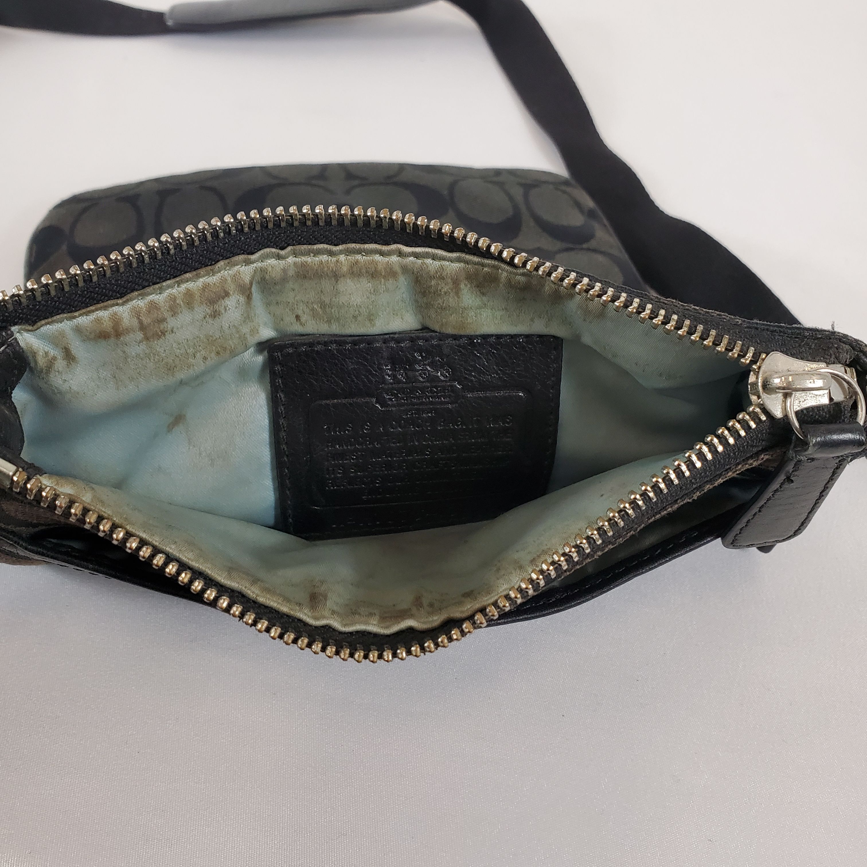 COACH Women's Dempsey File Crossbody Shoulder Bag, Signature Jacquard -  Stripe - Patch - Black Smoke - Black Multi: Buy Online at Best Price in UAE  - Amazon.ae