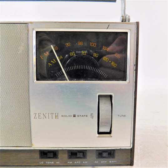 VNTG Zenith Brand RE-47W Model Portable Radio w/ Power Cable image number 2