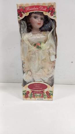 Kinnex Int'l Collector's Choice Classic Porcelain Doll IOB
