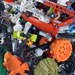 10.5lb Bundle of Assorted Bionicle Pieces and Parts alternative image