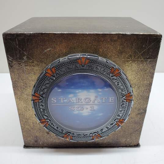 Stargate SG-1 Complete Series Box Set image number 1