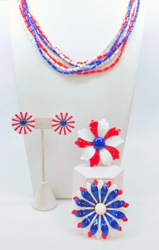 Vintage Americana Mod Flower Red White & Blue Jewelry 69.0g image number 1