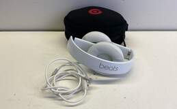 Beats by Dre White Wired Solo Headphones with Soft Case alternative image