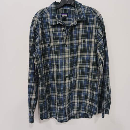 Patagonia Men's Organic Cotton Blue Plaid LS Button Up Shirt Size L image number 1