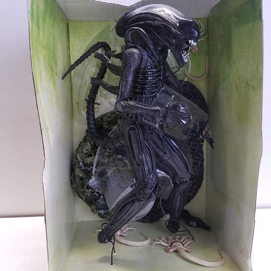 2004 McFarlane Toys 12 Inch Alien Action Figure (With Lunging Inner Jaw) image number 7