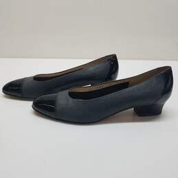 AUTHENTICATED Salvatore Ferragamo Gray Textured Leather Cap Toe Heels Size 6.5 alternative image