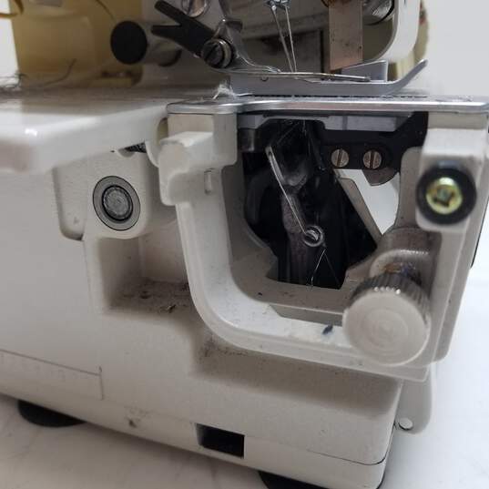 Singer Ultralock 14 U64A Sewing Machine For Parts/Repair image number 2
