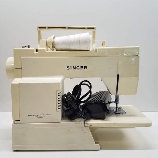 Singer 6215C Free Arm Zig-Zag Portable Electric Sewing Machine image number 2