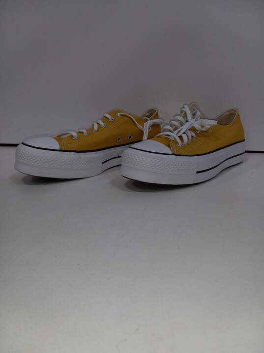 Men's Yellow Converse Size 10 image number 1