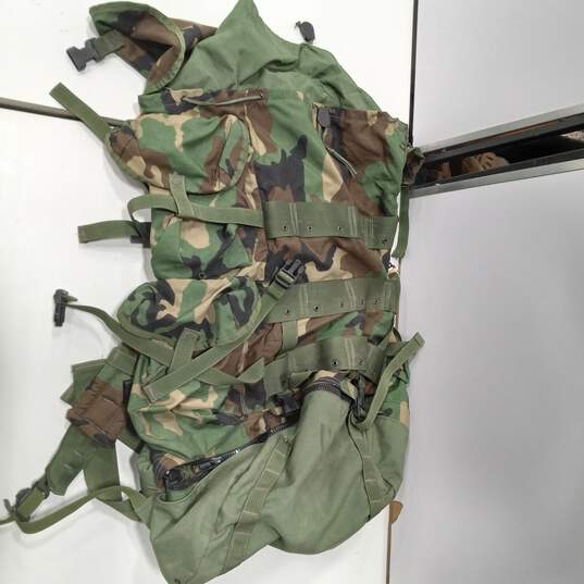PAIR OF GREEN US CAMO MILITARY BACK PACKS image number 4