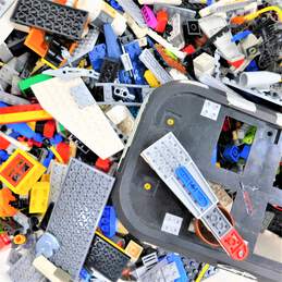 6.6 lbs. Of LEGOS Mixed Bricks And Pieces alternative image