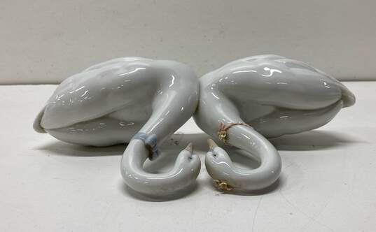 LLADRO Kissing Swans Endless Love Hand Made Porcelain Swans image number 6