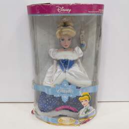 NIB Girls 1638 Snowflake Cinderella Brass Key Keepsake Porcelain Doll Age 8+