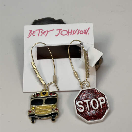 NWT Designer Betsey Johnson Gold-Tone Bus & Stop Mismatch Dangle Earrings image number 1
