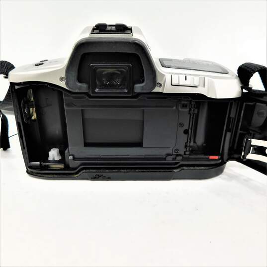 Minolta QTsi Maxxum SLR 35mm Film Camera W/ 28-80mm Lens & Case image number 4