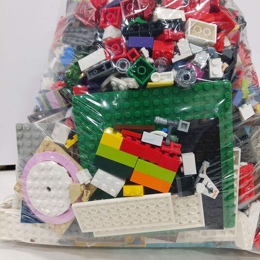 6lb Bundle of Assorted Building Blocks and Pieces image number 4