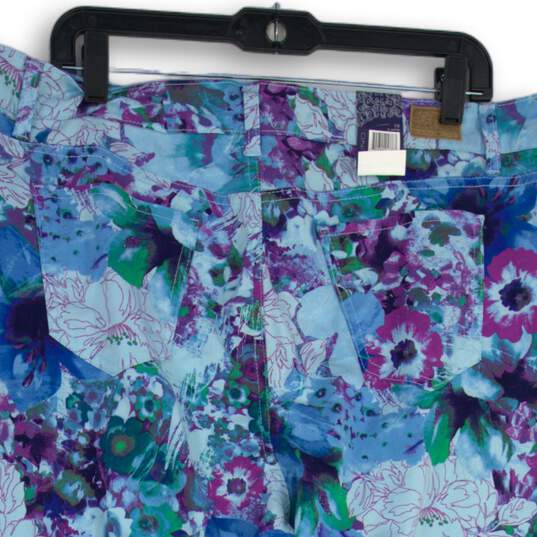 NWT Bandolino Womens Blue Purple Floral 5-Pocket Design Capri Jeans Size 0 image number 4