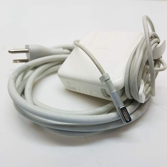 Lot of Apple MagSafe Chargers image number 5