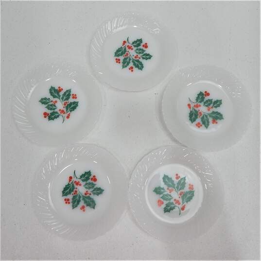 Vintage Termocrisa Crisa Christmas Holly Berry Milk Glass Salad Plates Set of 5 image number 1