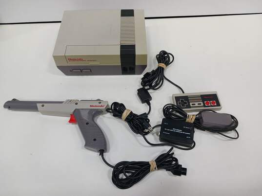Nintendo Entertainment System NES Video Game Console w/ Controllers image number 1