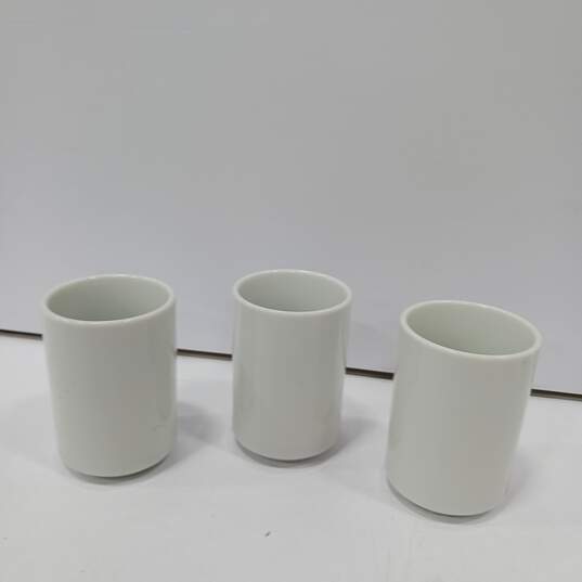Set of 5 Japanese Geisha Design Porcelain Geisha Sake/Tea Cups image number 6
