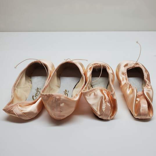 Capezio Ballet Dance Pointe Shoes 2 Pairs Size 8.5W #199/ 9W #197 image number 3