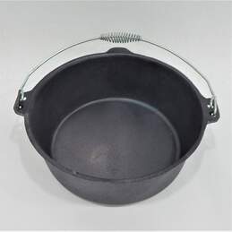 Bayou Classic Cast Iron Cookware Large Dutch Oven Pot Preseasoned 14 in. w/ Basket alternative image