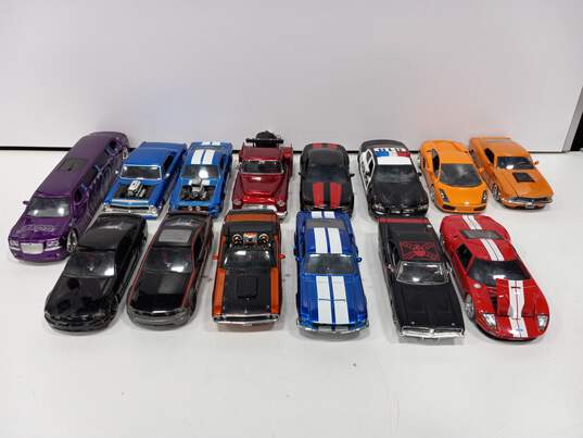 Lot of 14 Maisto 1:24 Scale Diecast Model Cars image number 1