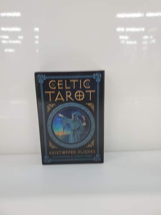 CELTIC TAROT BOOK AND CARD SET KRISTOFFER HUGHES Used image number 2