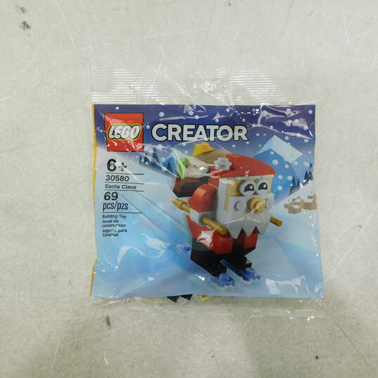 LEGO 40498 Christmas Penguin, 40082 Limited Edition 2013 Holiday Set, 30580 Santa Claus, and 40609 Christmas Fun VIP Add-On Pack Sets (4) image number 4