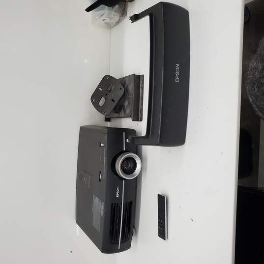 Epson Pro Cinema 9700UB 1080p 3LCD Home Theatre Projector image number 1