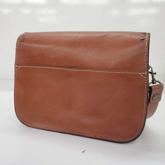 Patricia Nash Vitellia Heritage Brown Leather Studded Flap Saddle Shoulder Bag image number 5