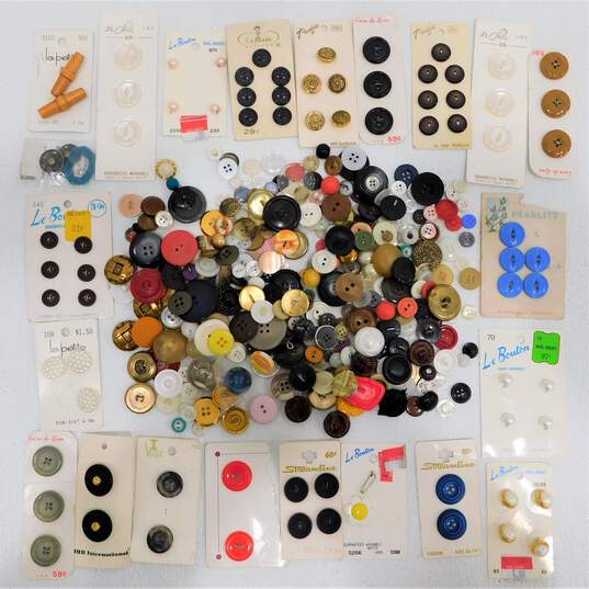 Assortment Of Miscellaneous Buttons Womens Mens & Kids Lot image number 1