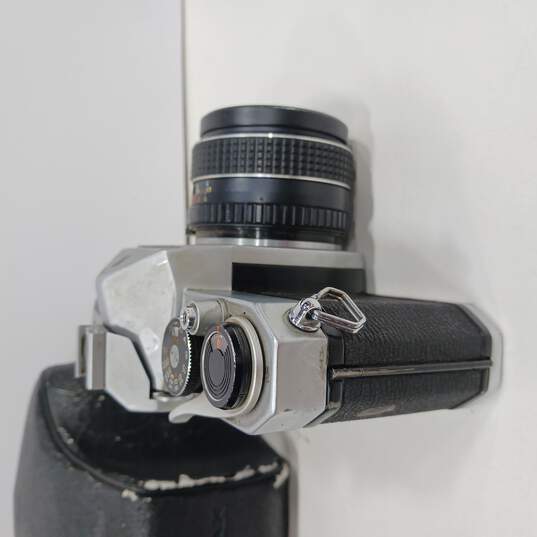 Vintage Film Camera In Case w/ Accessories image number 5