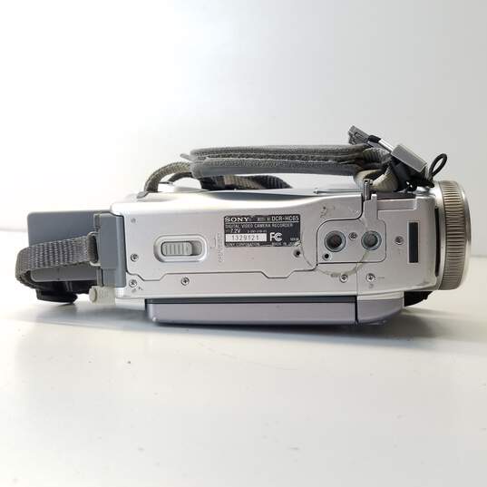 Sony Handycam DCR-HC65 MiniDV Camcorder FOR PARTS OR REPAIR image number 6