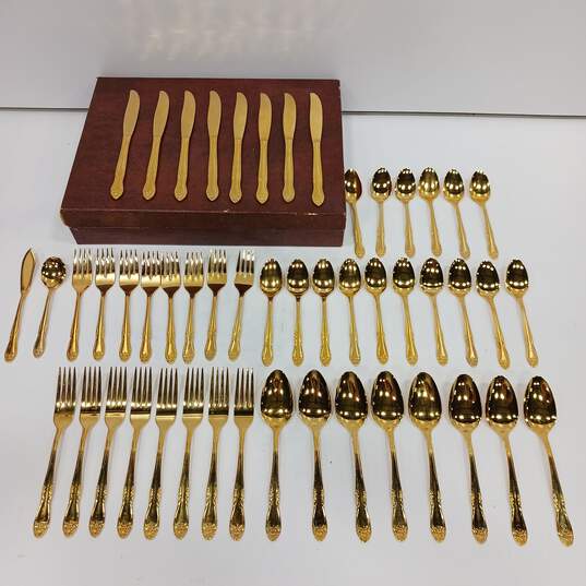 Lifetime Cutlery 50 Pc 23K Gold Electroplated Flatware Set in Case image number 2