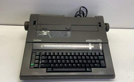Brother Compactronic 300 Electronic Typewriter image number 2