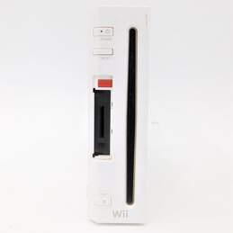 Nintendo Wii W/ 2 Contollers alternative image