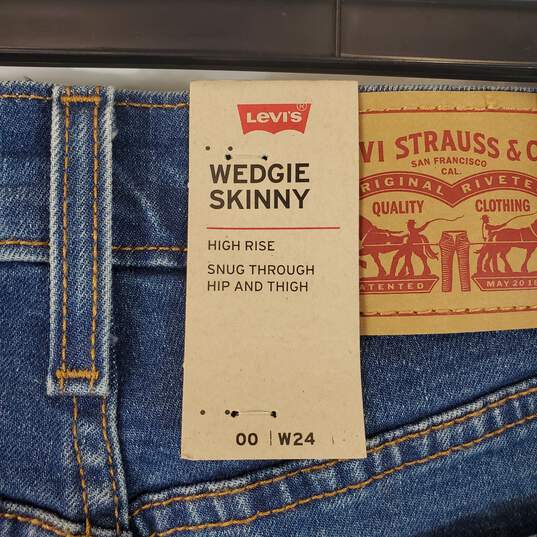 Levi's Women Blue Skinny Jeans Sz 24 NWT image number 6