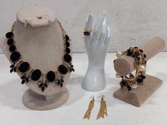 Assorted Black & Gold Toned Costume Jewelry Lot of 5 image number 1