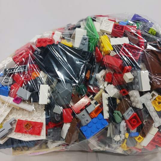 6lb Bundle of Assorted Building Blocks and Pieces image number 5