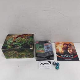 Bundle of 4.7lbs of Magic the Gathering Cards And Dice alternative image