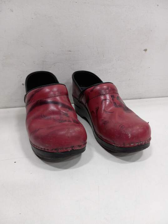 Dansko Red Tiger Clogs Slip On Shoes Women's Size 38 image number 1