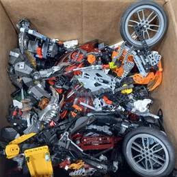 10.5lb Bundle of Assorted Bionicle Pieces and Parts