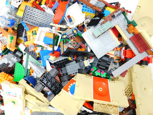 6.6 LBS Assorted LEGO TV/ Movie Bulk Box image number 3